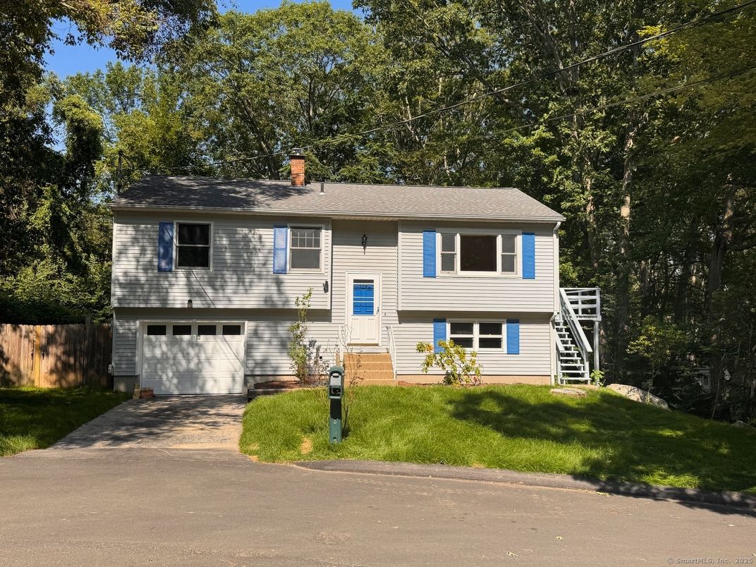 Attached, Exterior, Facade, Raised Ranch