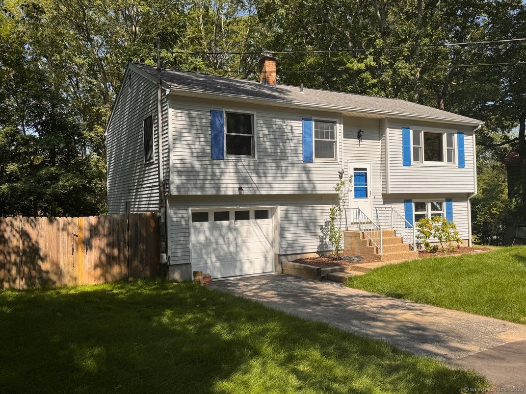 Attached, Exterior, Facade, Raised Ranch