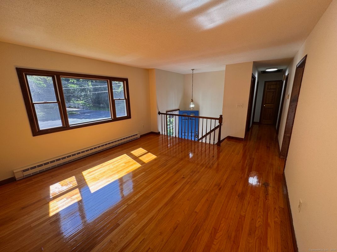 Interior, Pendant Lights, Wood Texture Flooring