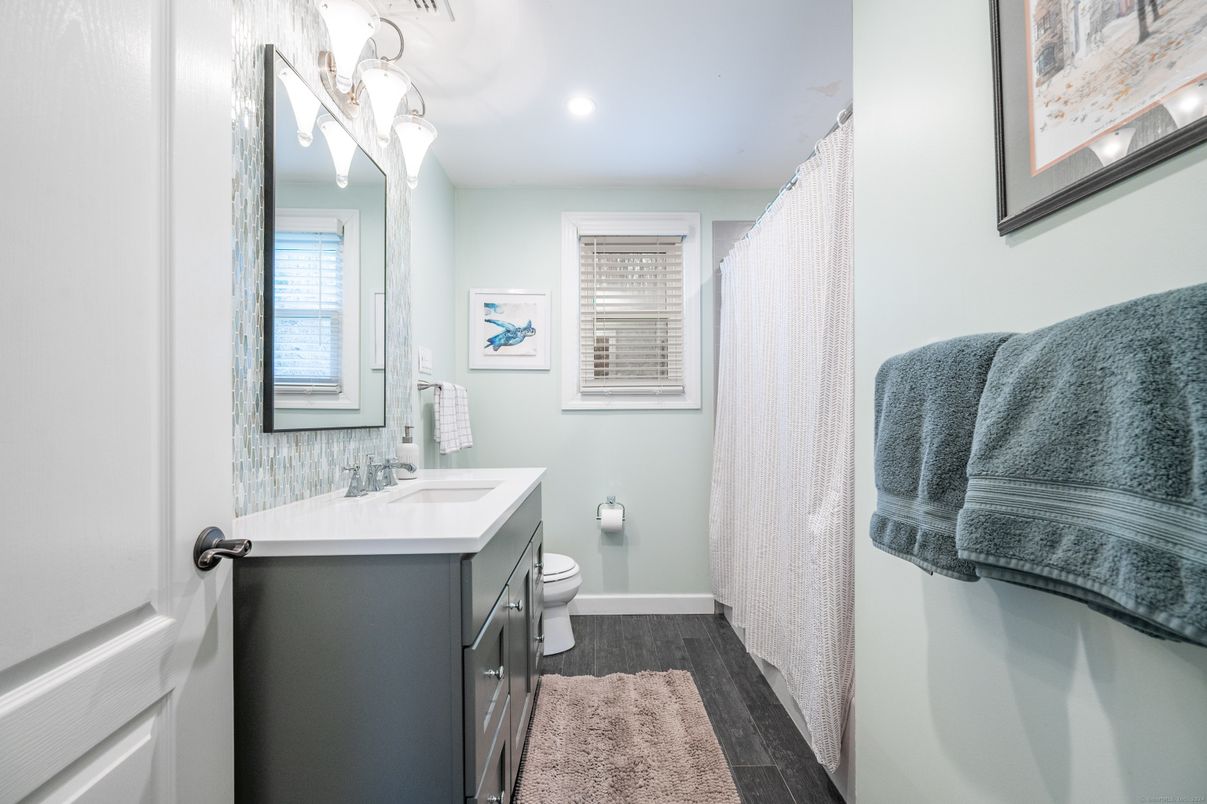 Bathroom, Interior, Recessed Lighting