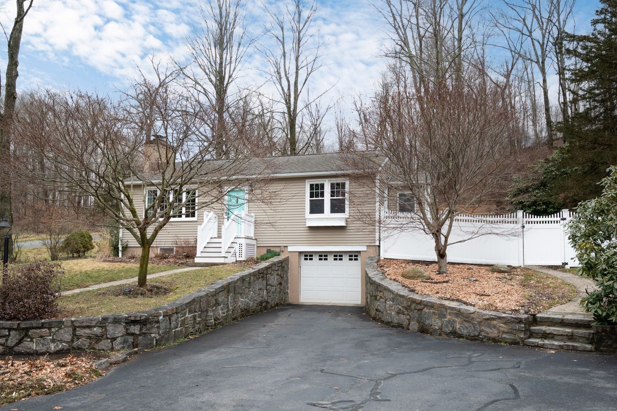 Attached, Exterior, Facade, Raised Ranch