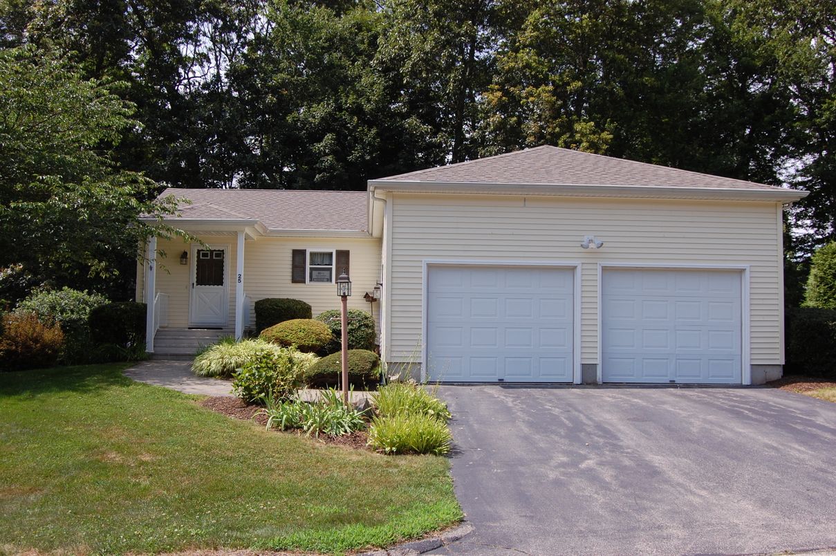 Attached, Exterior, Facade, Ranch