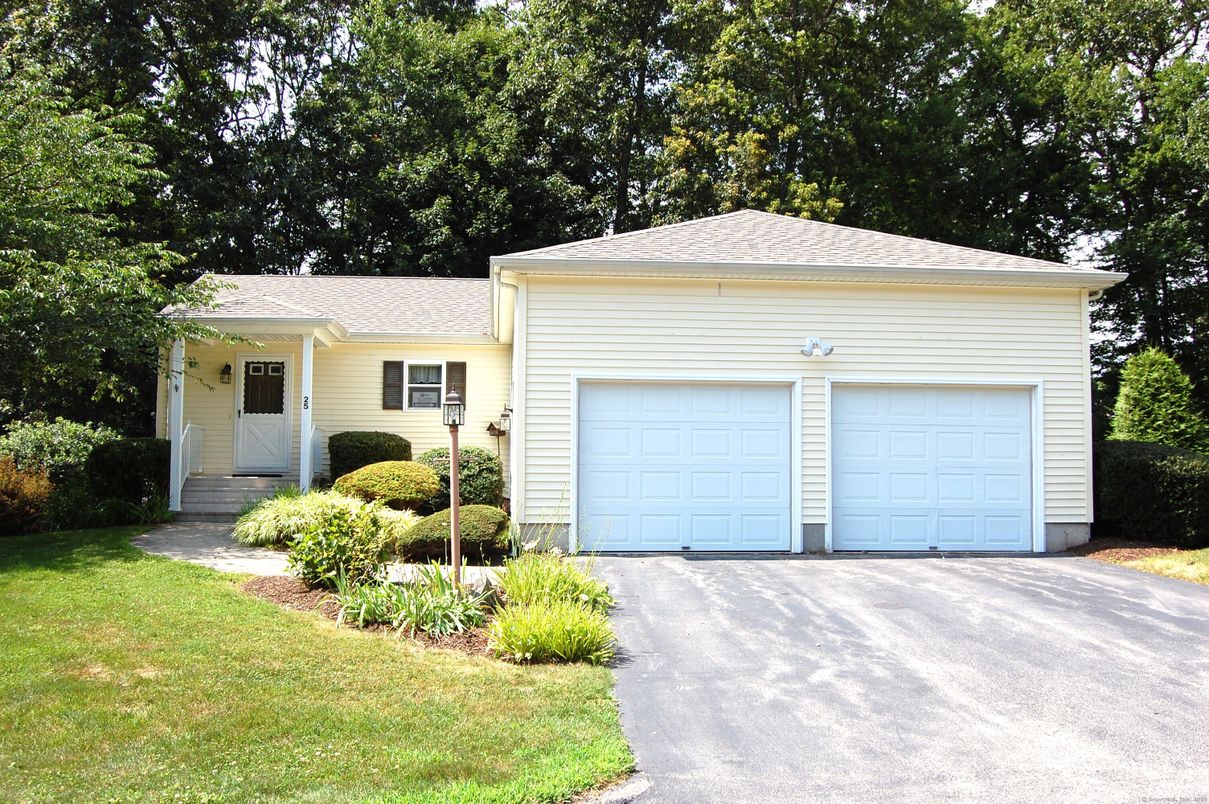 Attached, Exterior, Facade, Ranch