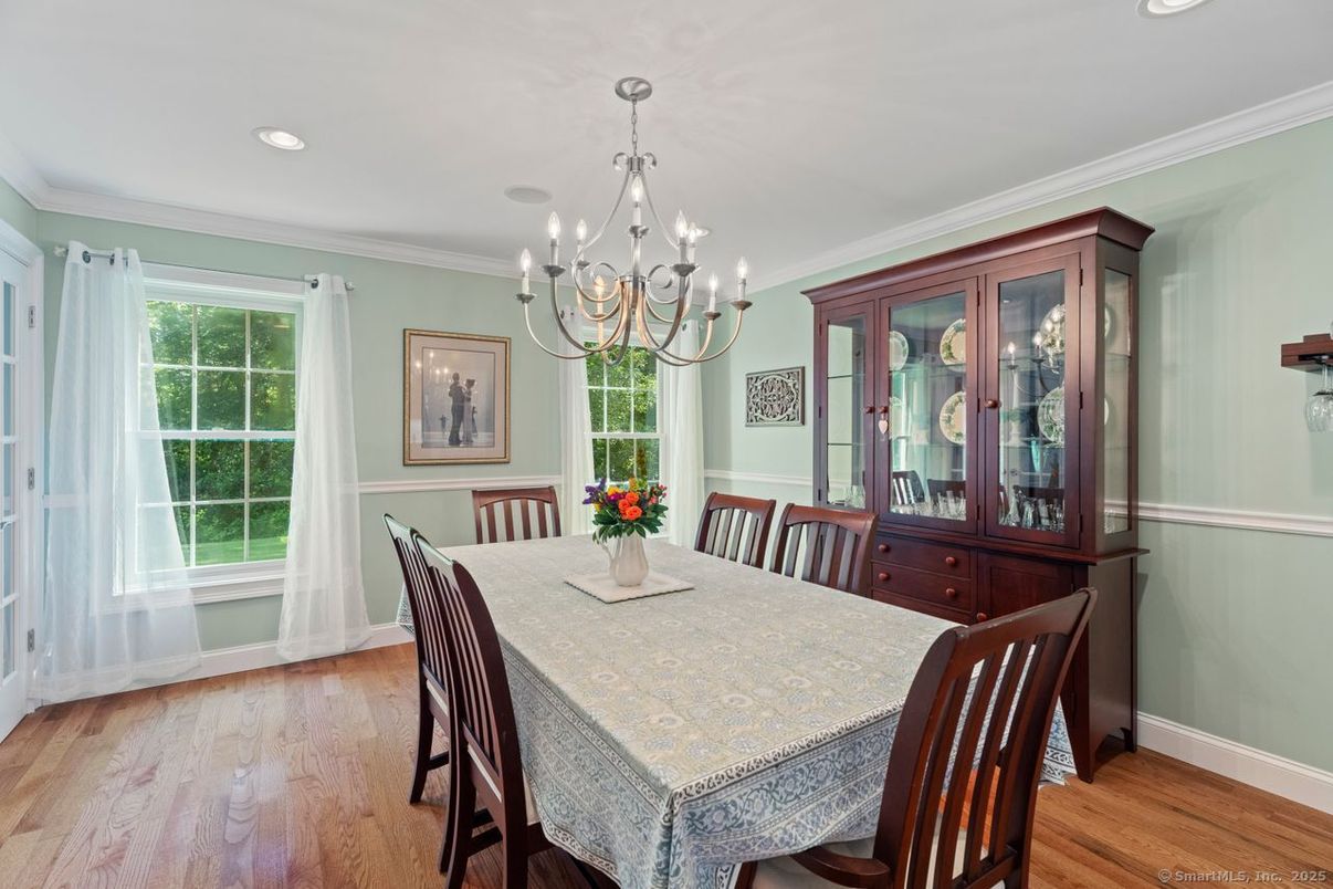 Chandelier, Dining room, Interior, Recessed Lighting, Wood Texture Flooring