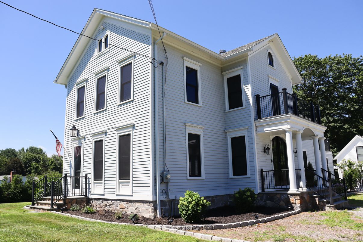 Exterior, Facade, Queen Anne Victorian