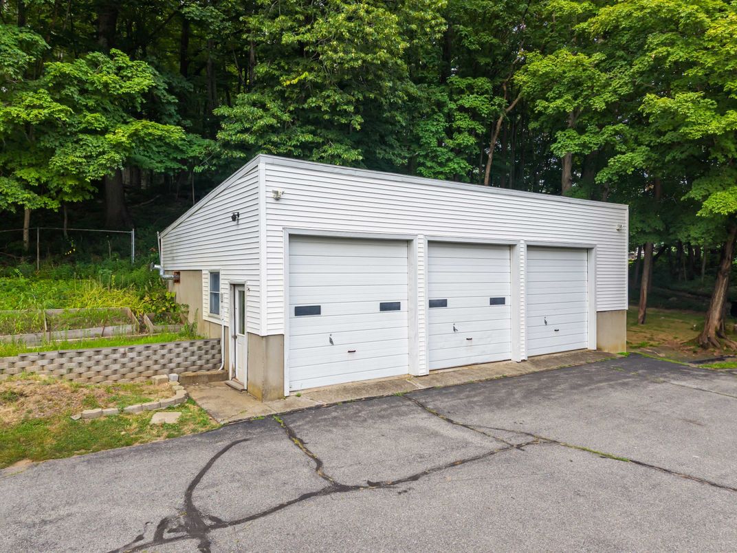 Detached Garage, Exterior