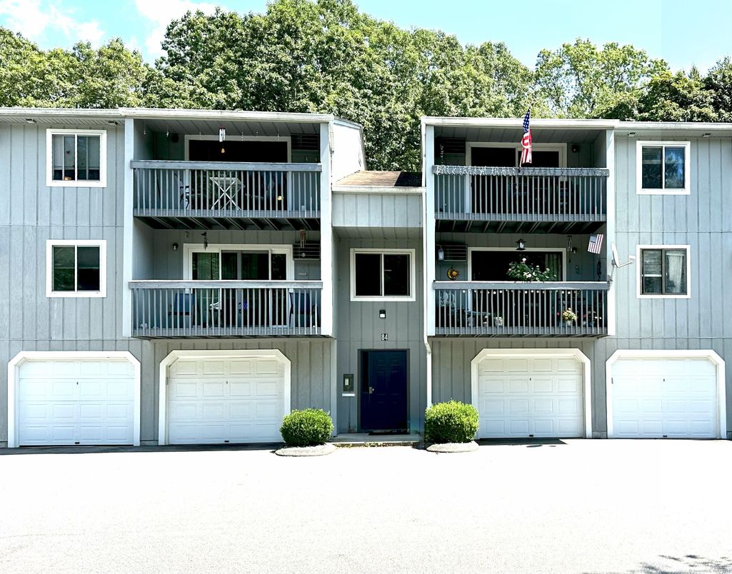 Attached, Exterior, Facade, Rowhouse