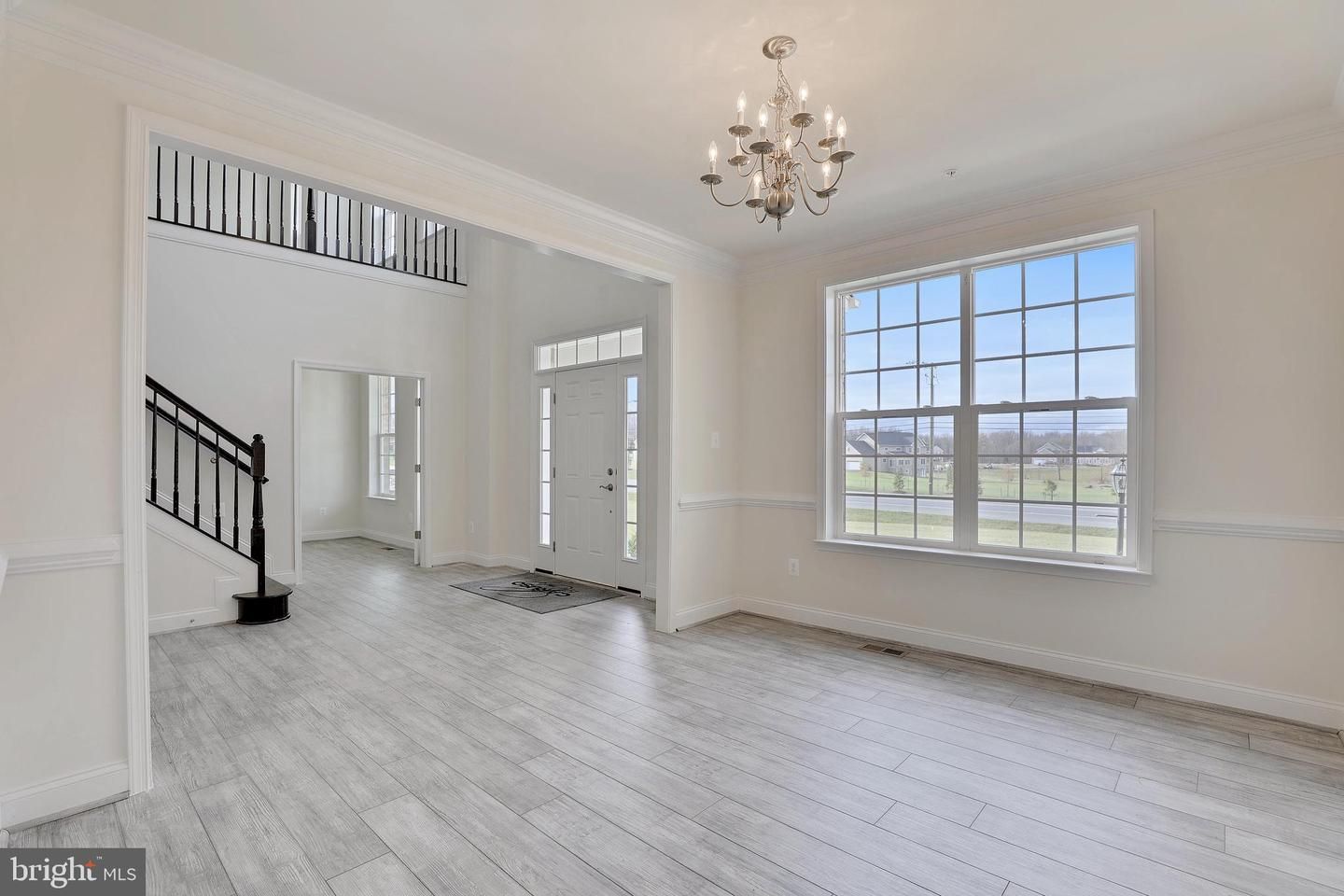 Chandelier, Interior, Wood Texture Flooring