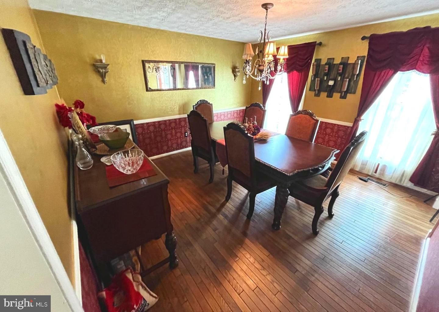 Chandelier, Dining room, Interior, Wood Texture Flooring