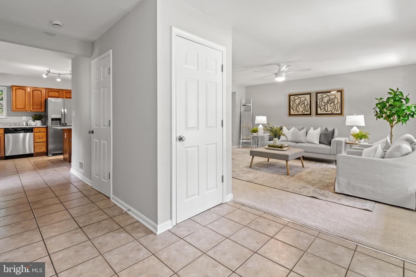 Interior, Kitchen, Living room, Stainless Steel Appliances