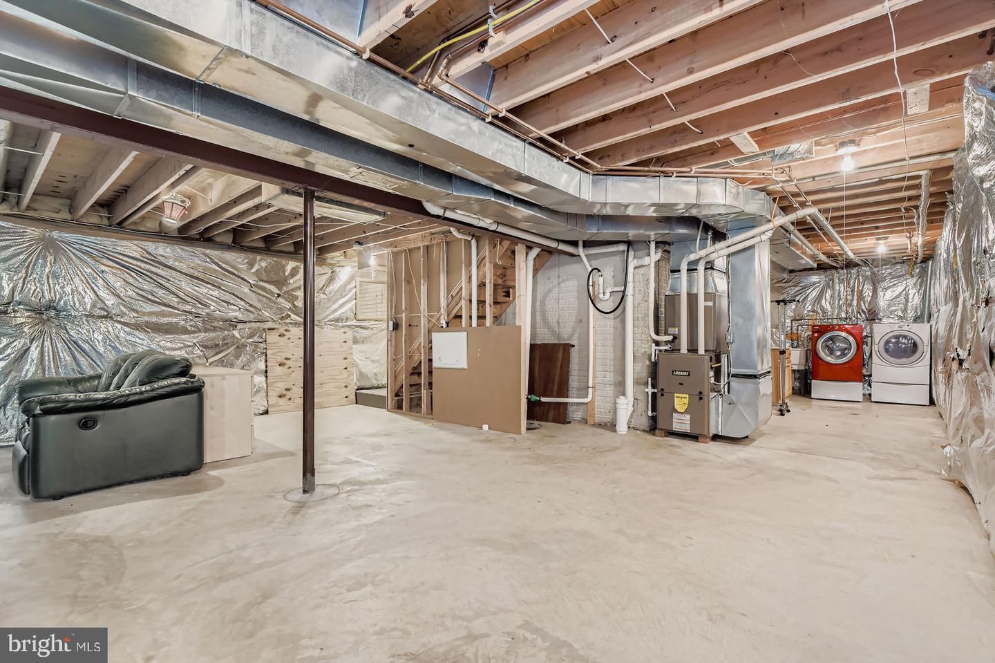 Interior, Washer, Wooden Beams
