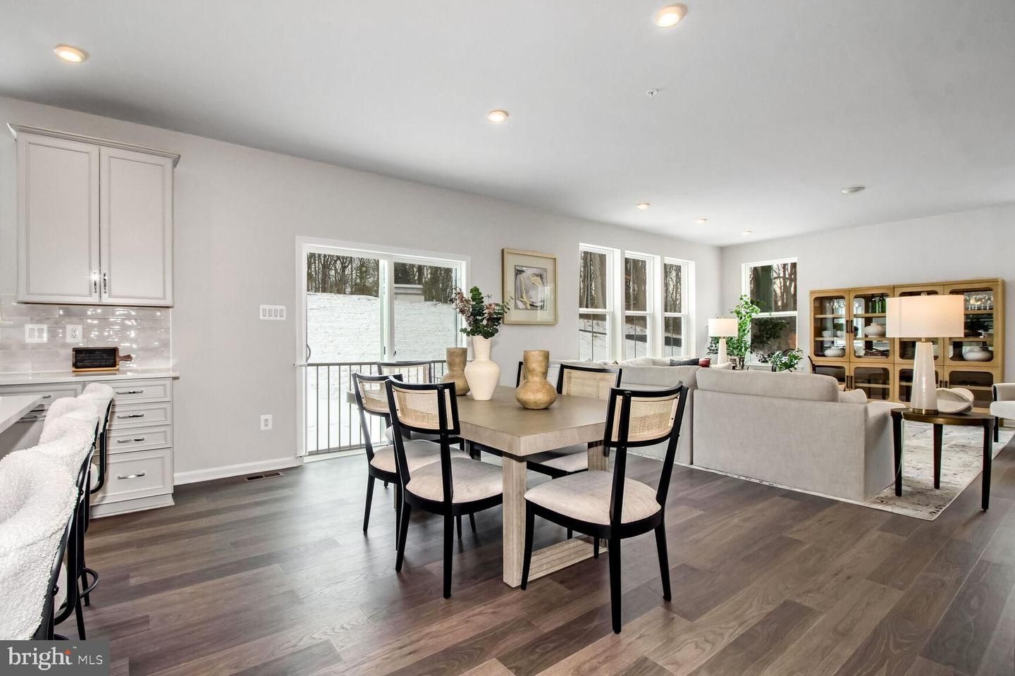 Dining room, Interior, Living room, Recessed Lighting, Wood Texture Flooring