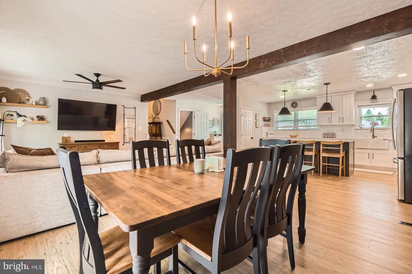 Chandelier, Dining room, Interior, Kitchen, Pendant Lights, Recessed Lighting, Wood Texture Flooring