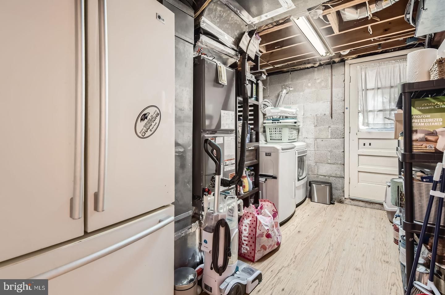 Interior, Washer, Wood Texture Flooring