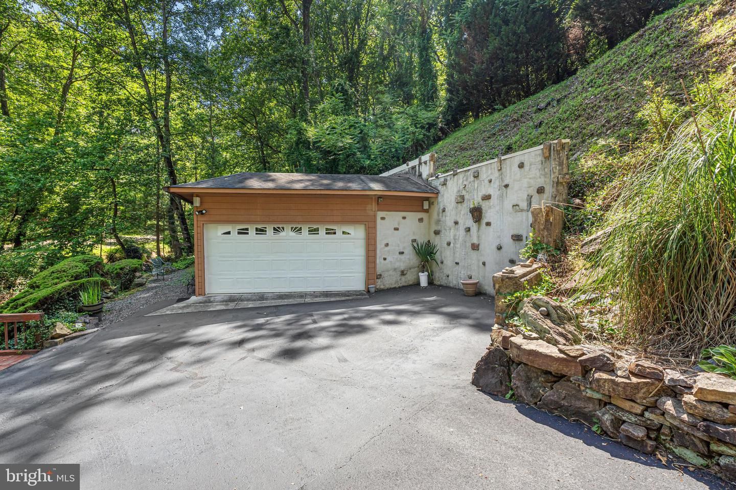 Detached Garage, Exterior