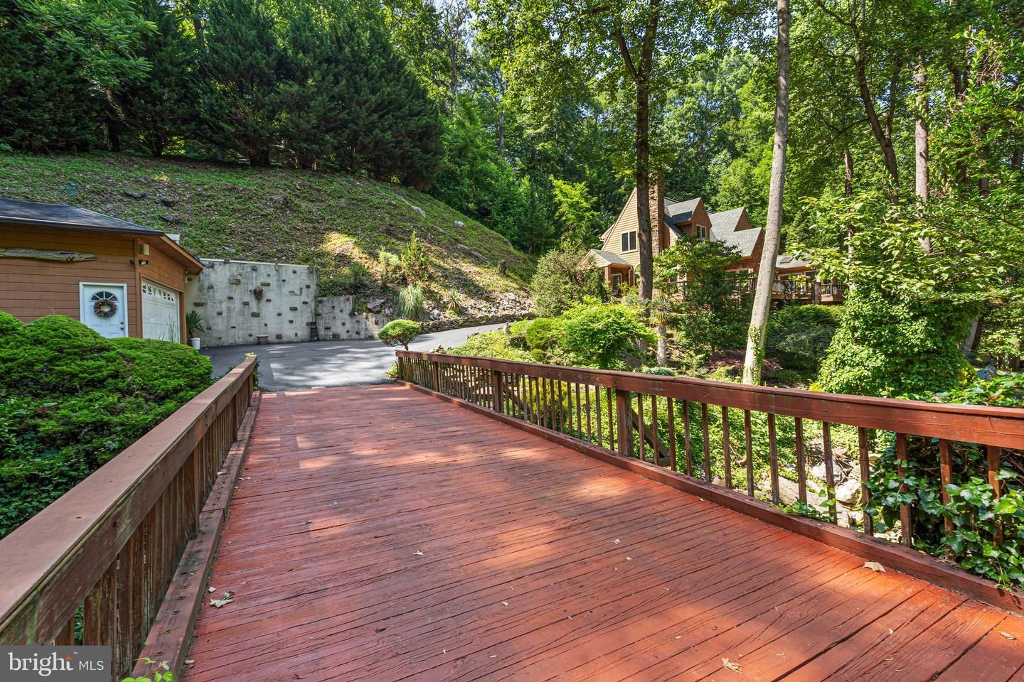 Exterior, Wood Texture Flooring