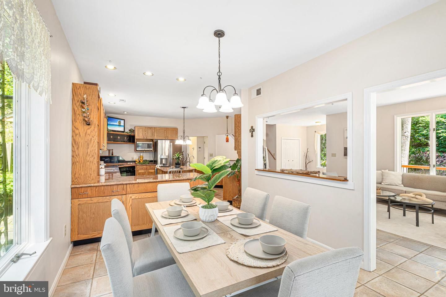 Dining room, Interior, Kitchen, Pendant Lights, Recessed Lighting, Stainless Steel Appliances