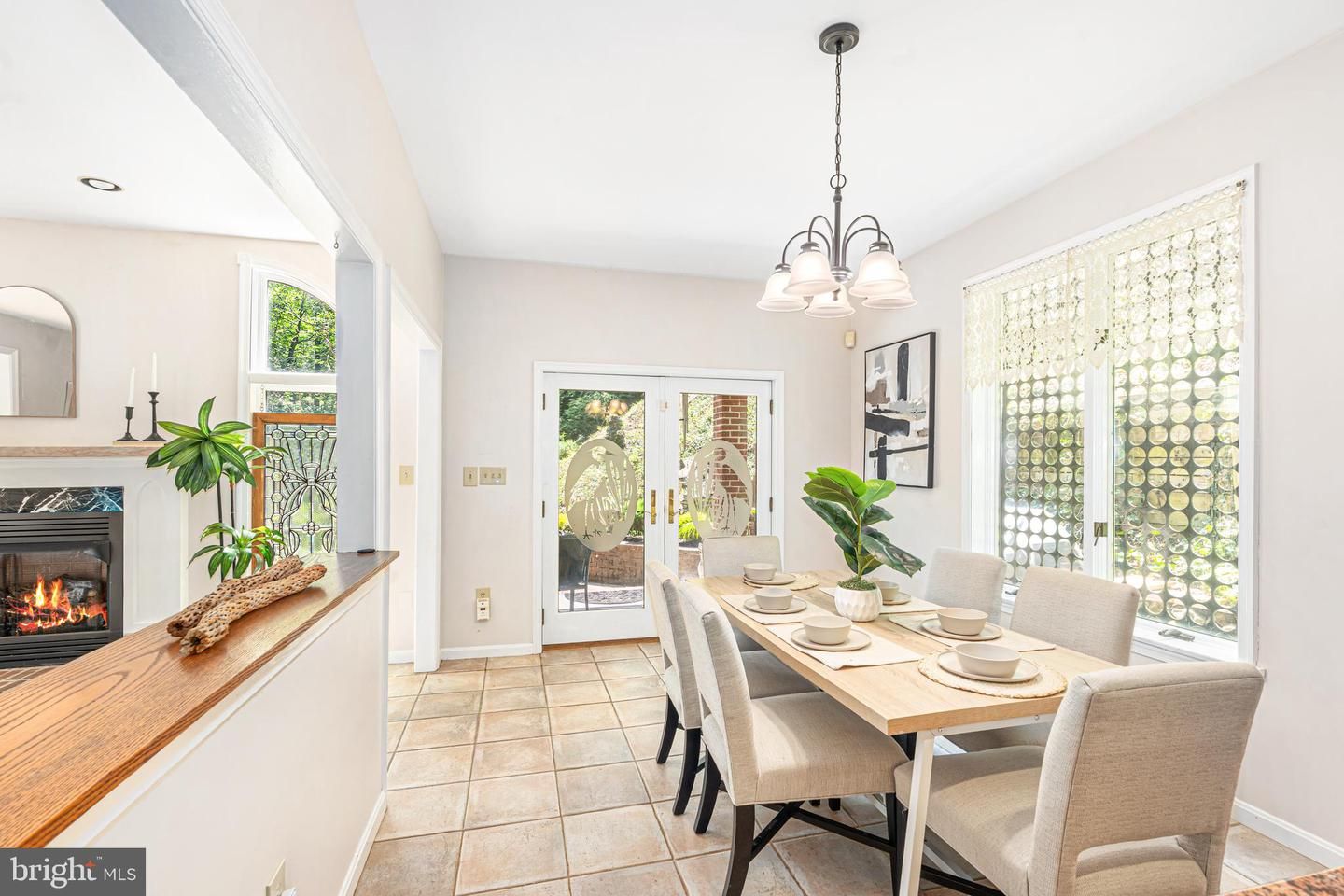 Chandelier, Dining room, Fireplace, Interior, Recessed Lighting