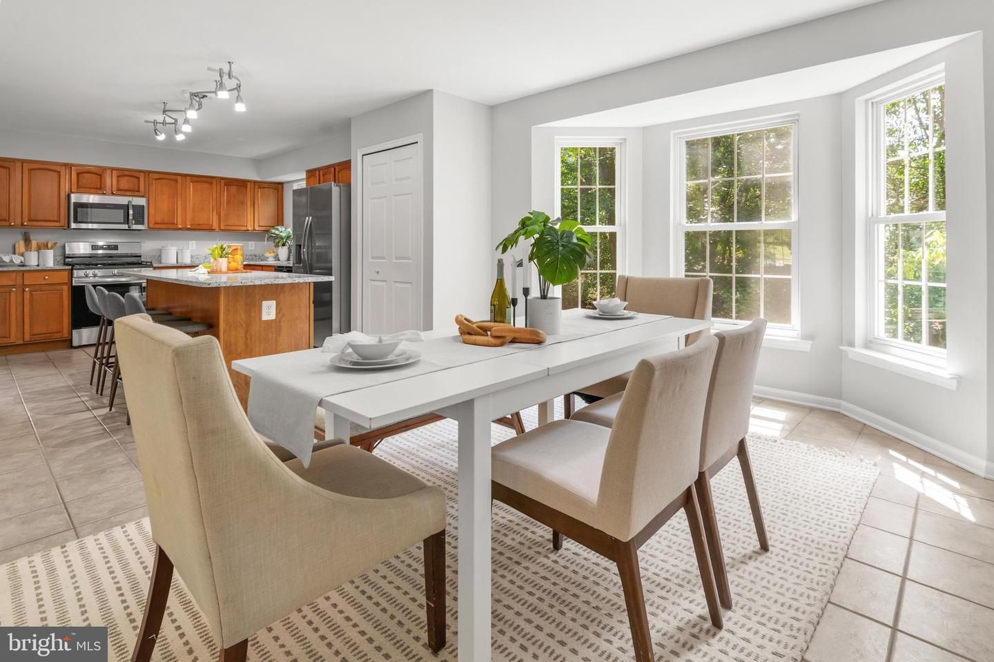 Dining room, Interior, Kitchen, Stainless Steel Appliances