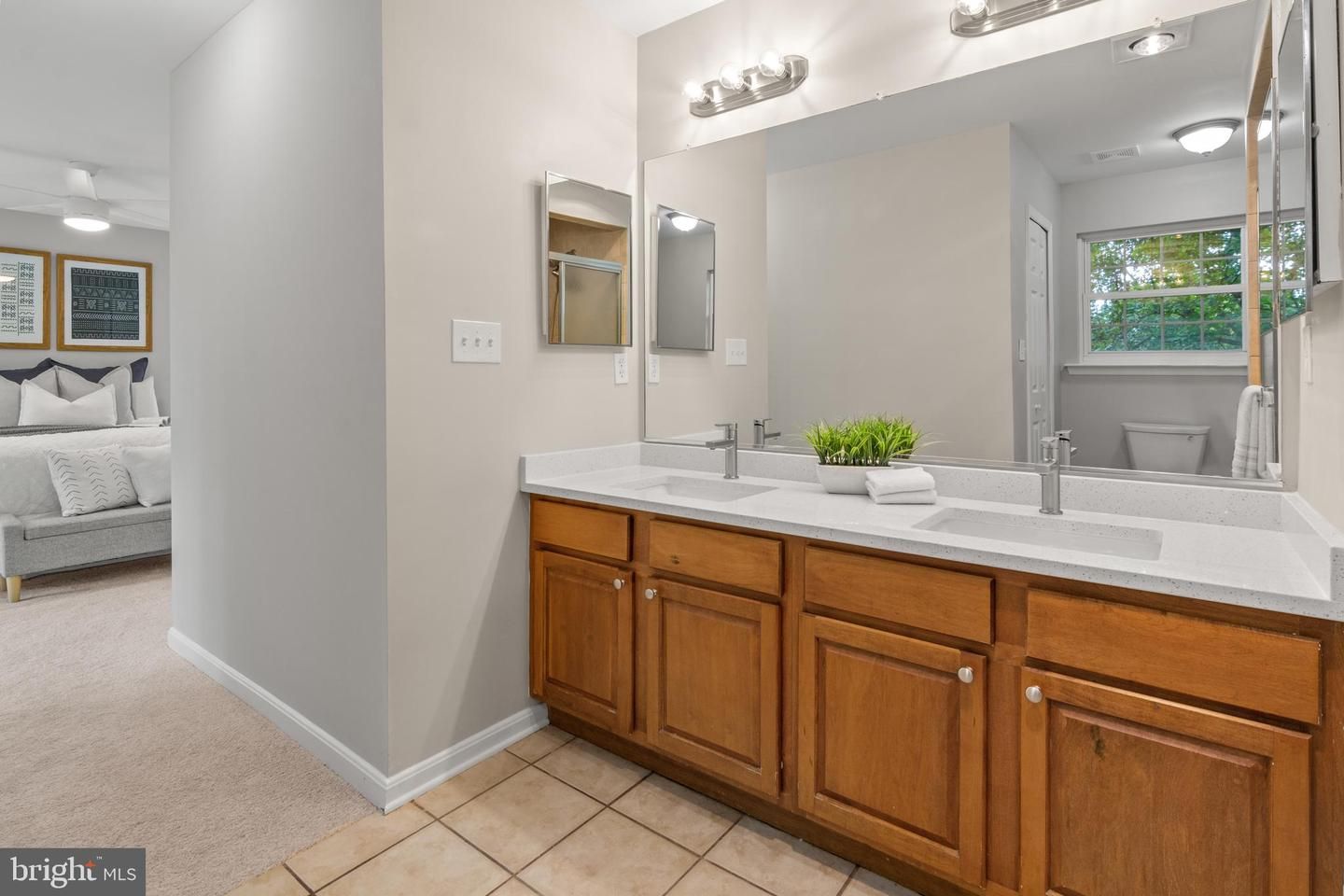Bathroom, Bedroom, Dual Sink Vanities, Interior