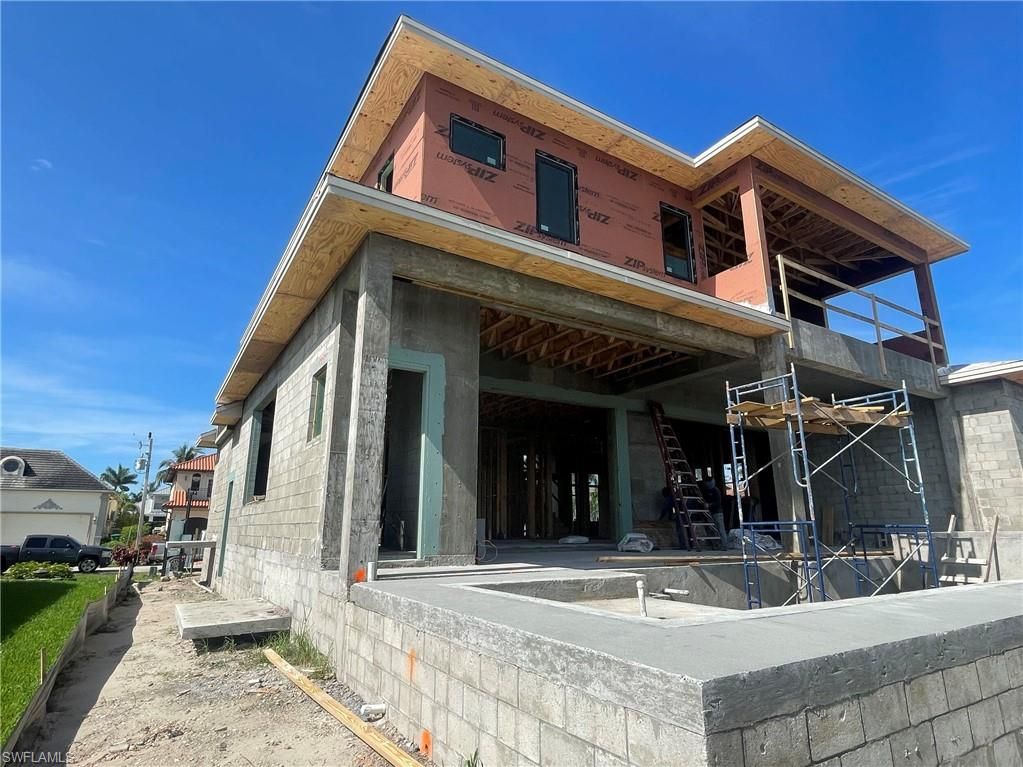 Exterior, Facade, Modern