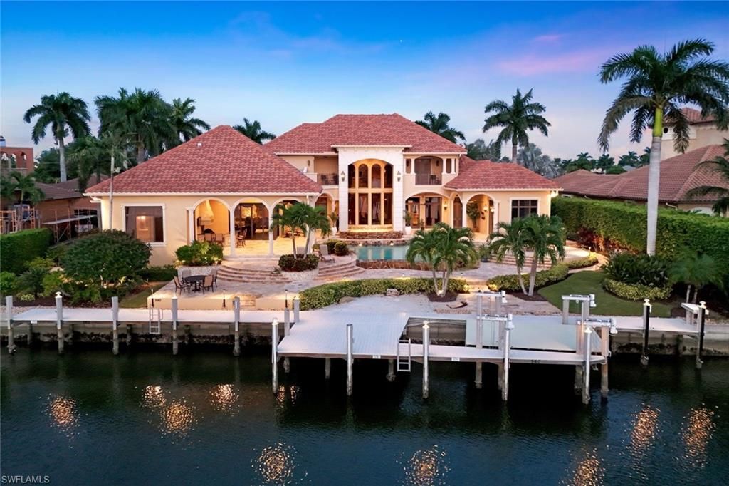 Exterior, Lake