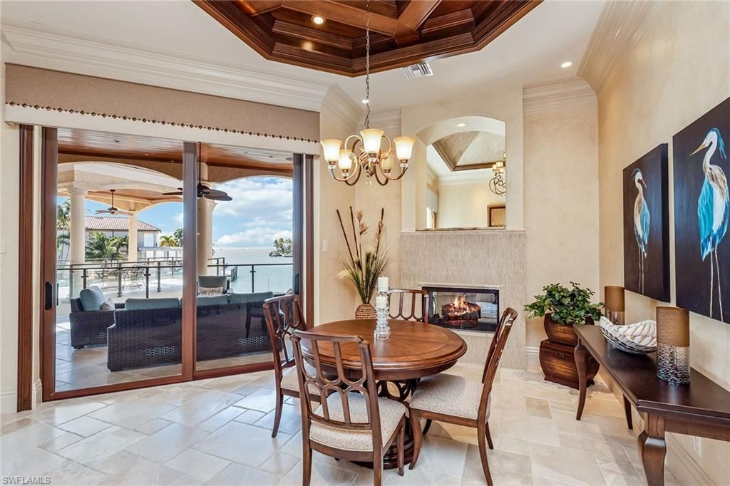 Chandelier, Dining room, Fireplace, Interior, Recessed Lighting, Water