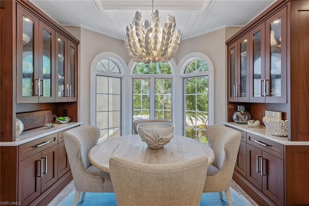Chandelier, Dining room, Interior, Pendant Lights