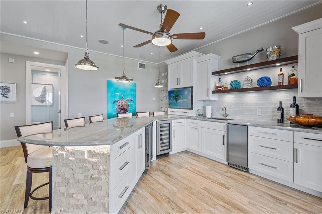 Dining room, Interior, Kitchen, Pendant Lights, Recessed Lighting, Wood Texture Flooring