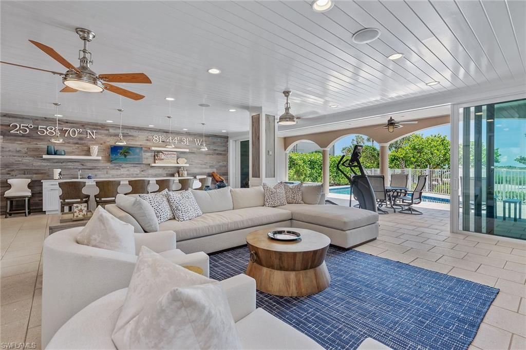 Dining room, Interior, Living room, Pendant Lights, Recessed Lighting