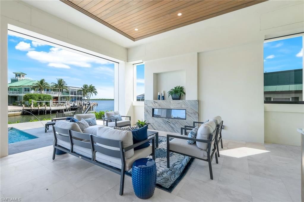Exterior, Recessed Lighting, Water