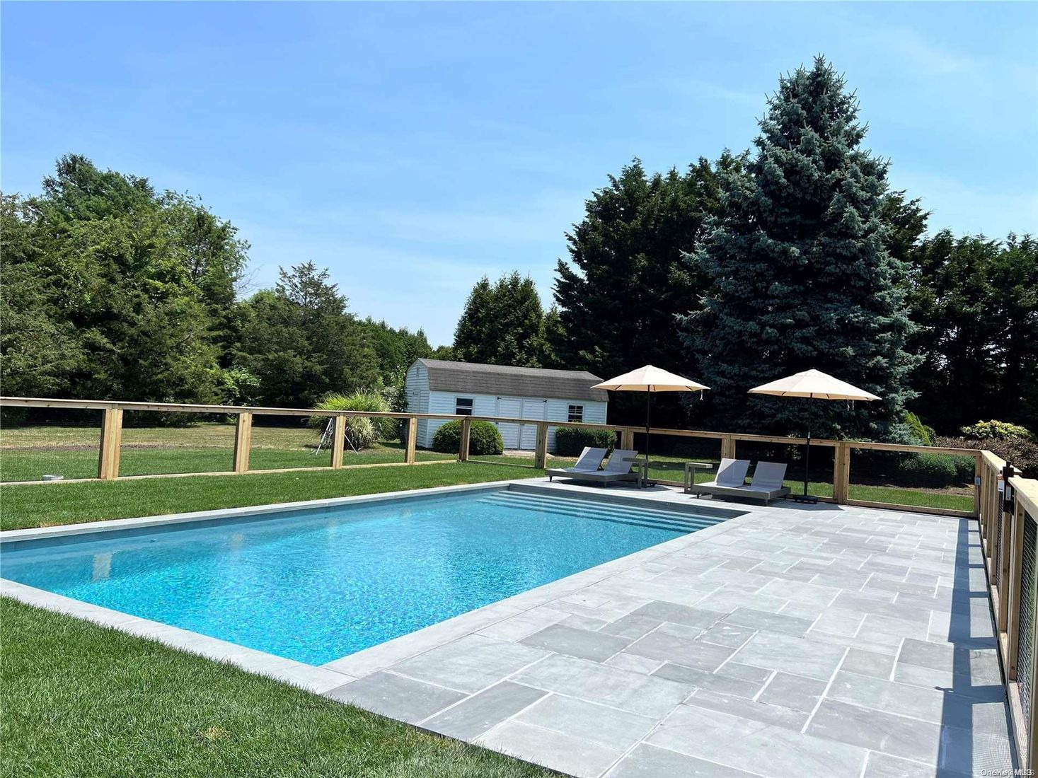 Exterior, Pool