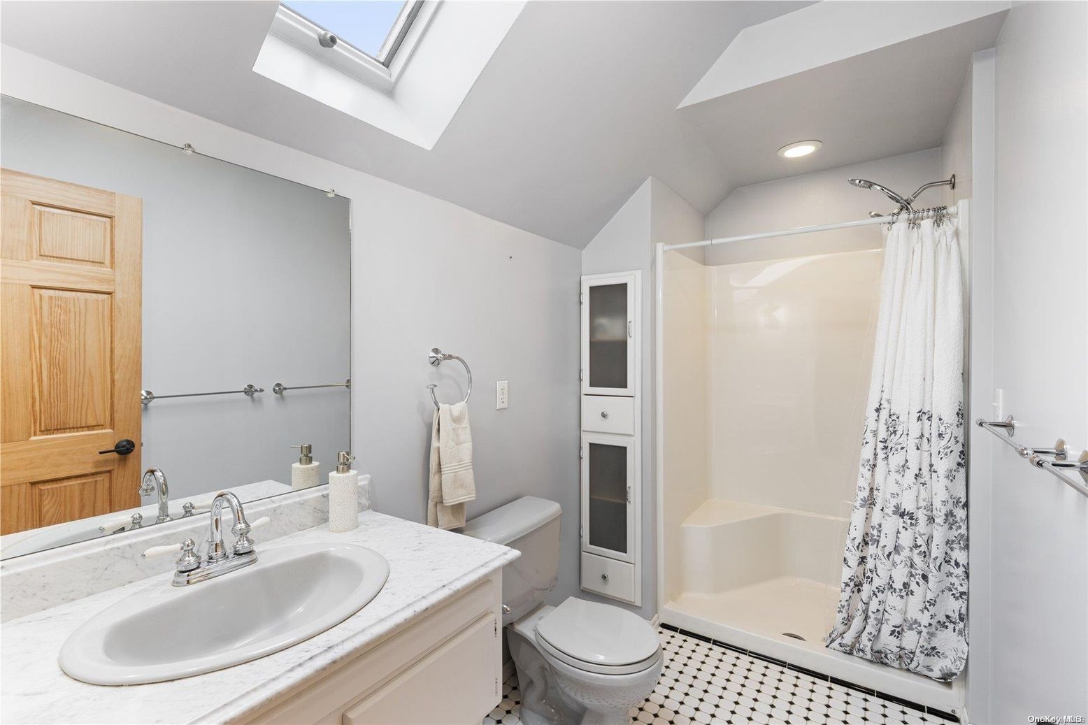 Bathroom, Interior, Recessed Lighting, Tile Countertops