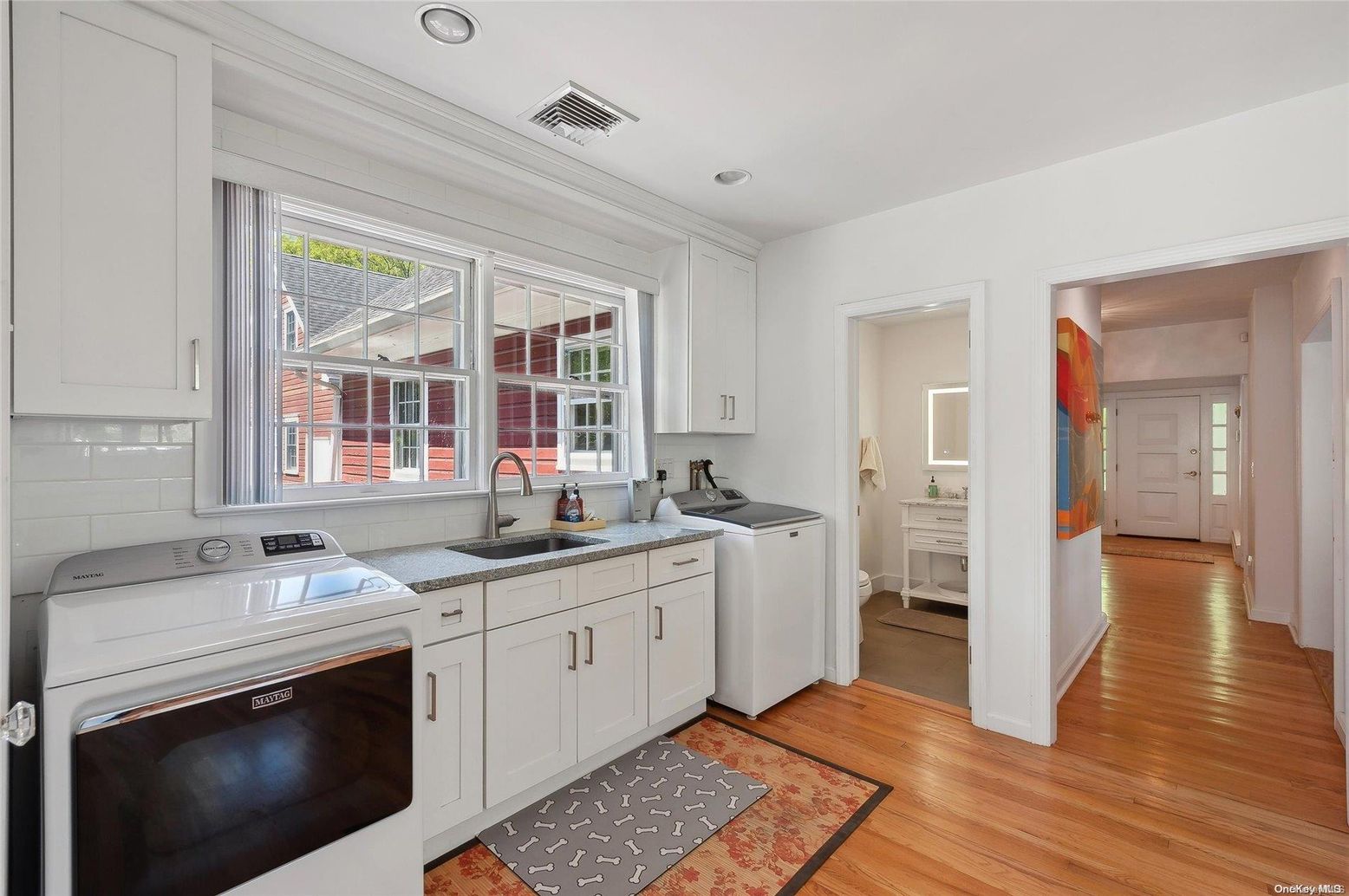 Interior, Recessed Lighting, Washer, Wood Texture Flooring