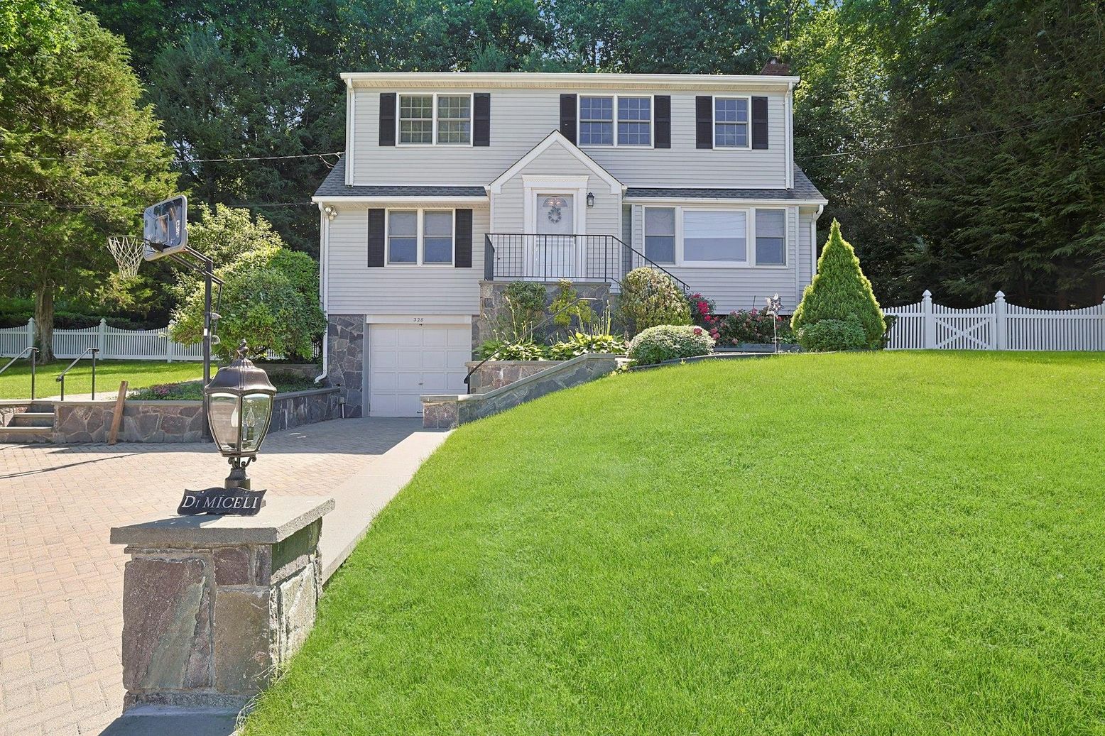 Attached, Exterior, Facade, Raised Ranch