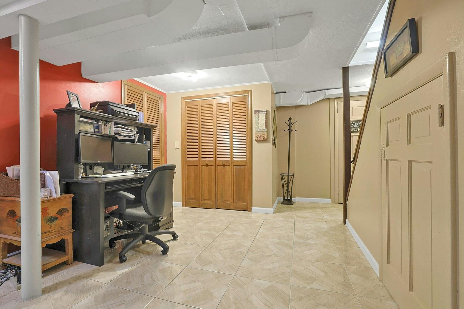 Home Office, Interior