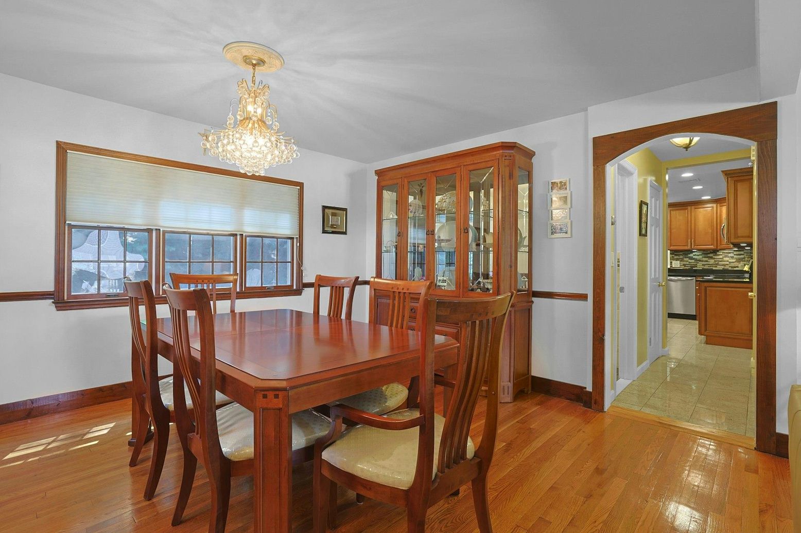 Chandelier, Dining room, Interior, Kitchen, Wood Texture Flooring
