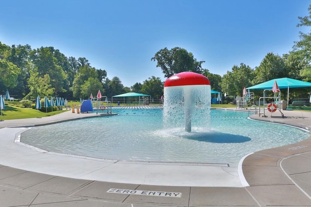 Exterior, Playground, Pool