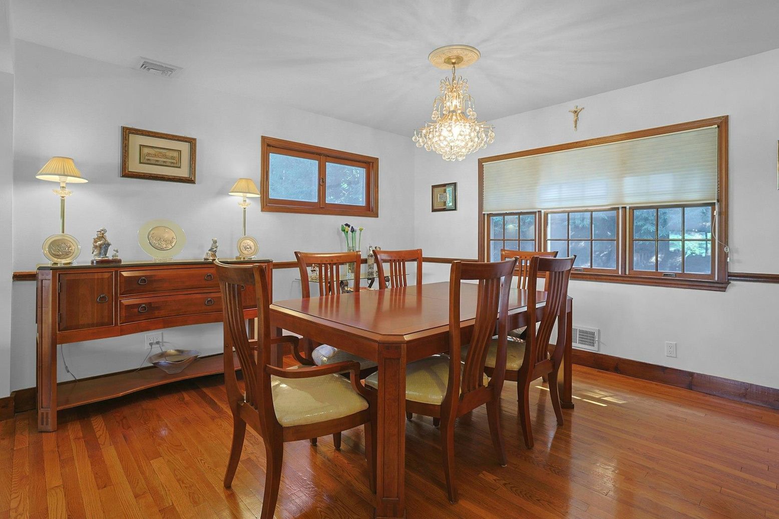 Chandelier, Dining room, Interior, Wood Texture Flooring