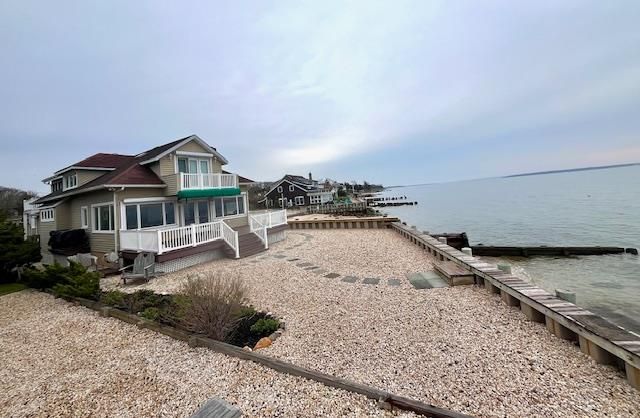 Exterior, Lake