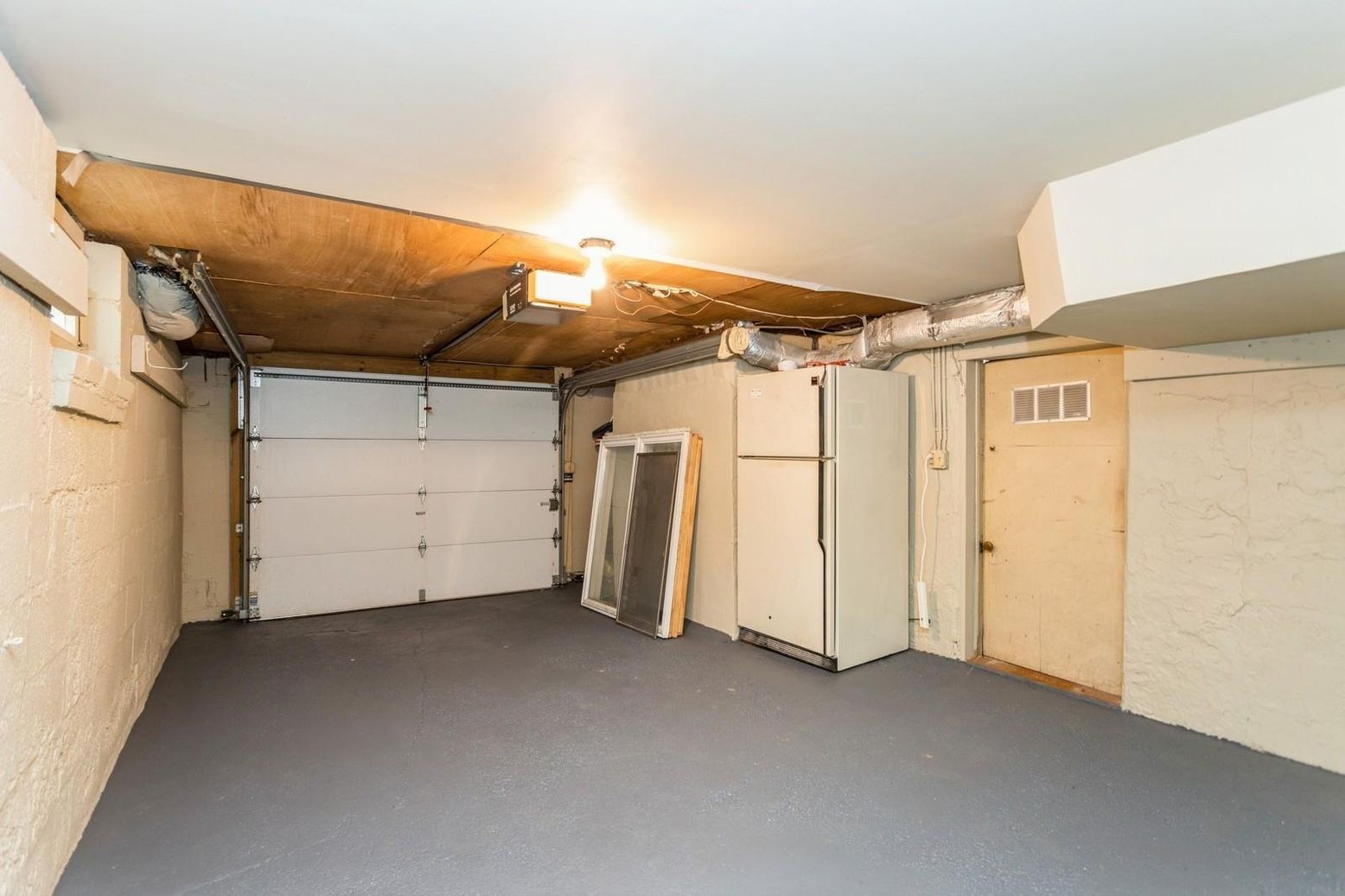 Garage, Interior