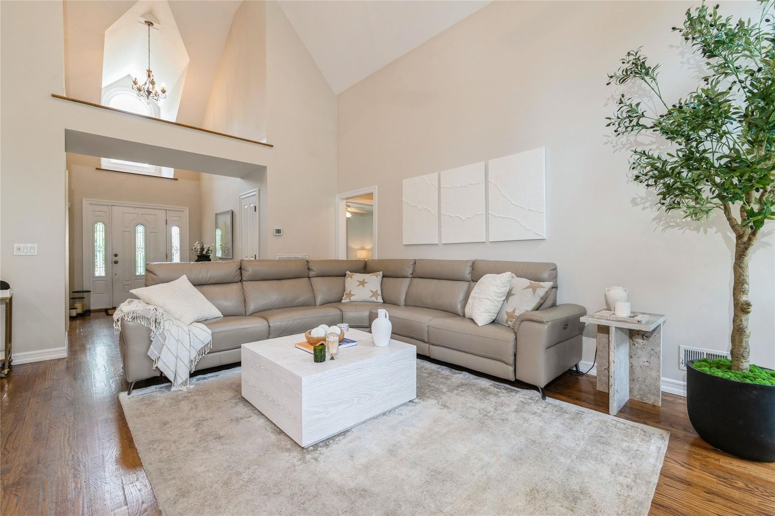 Interior, Living room, Pendant Lights, Wood Texture Flooring