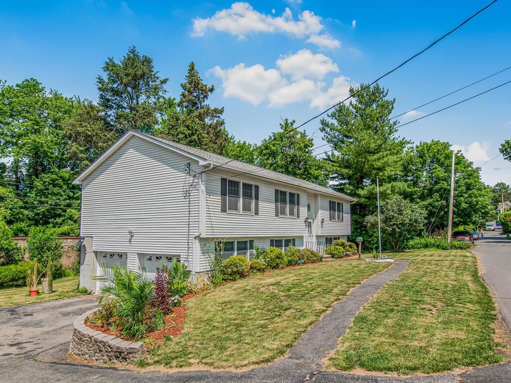 Attached, Exterior, Facade, Raised Ranch