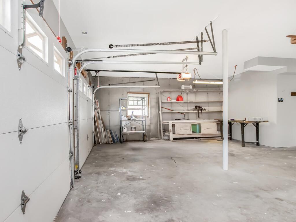 Garage, Interior