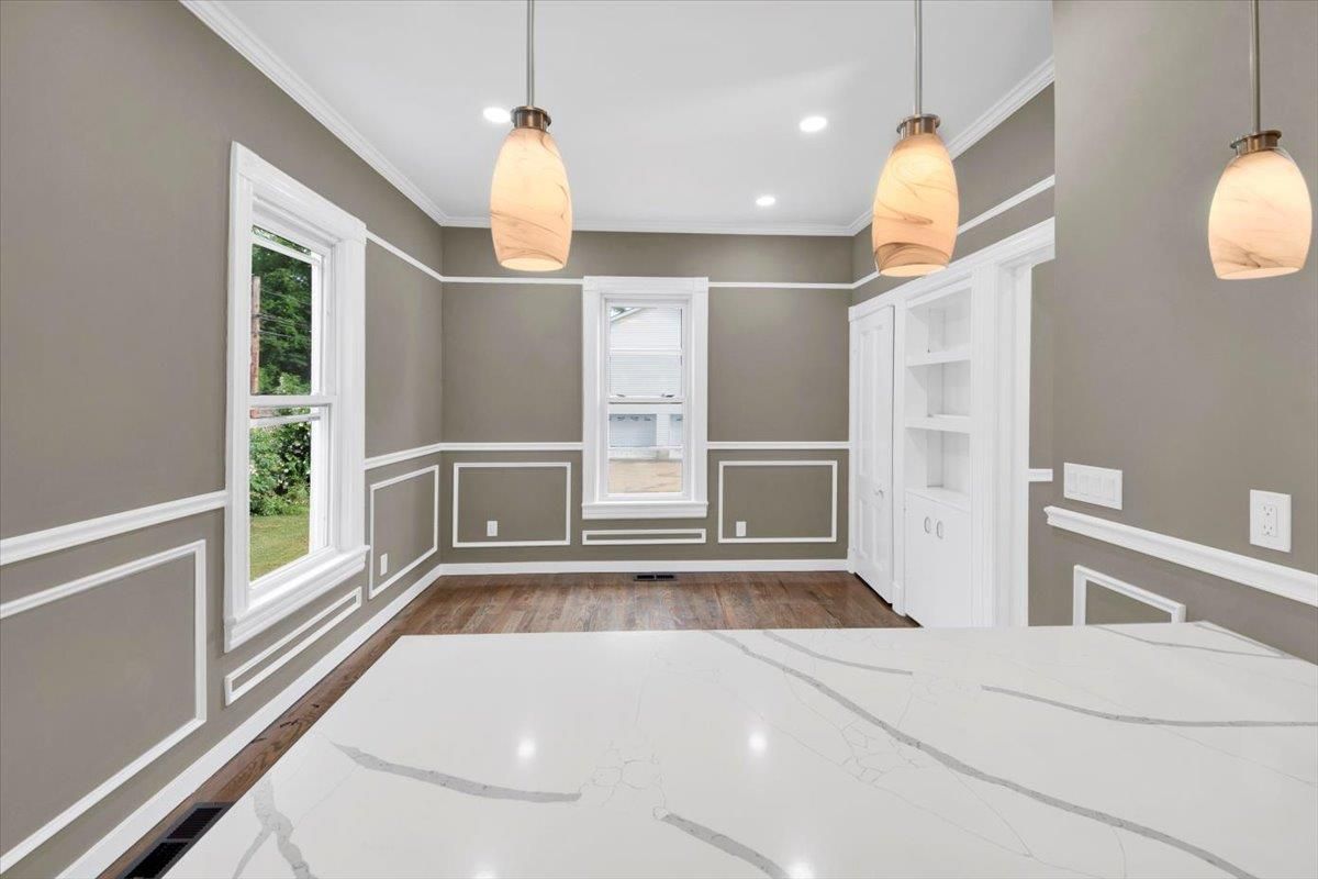 Interior, Pendant Lights, Recessed Lighting, Wood Texture Flooring