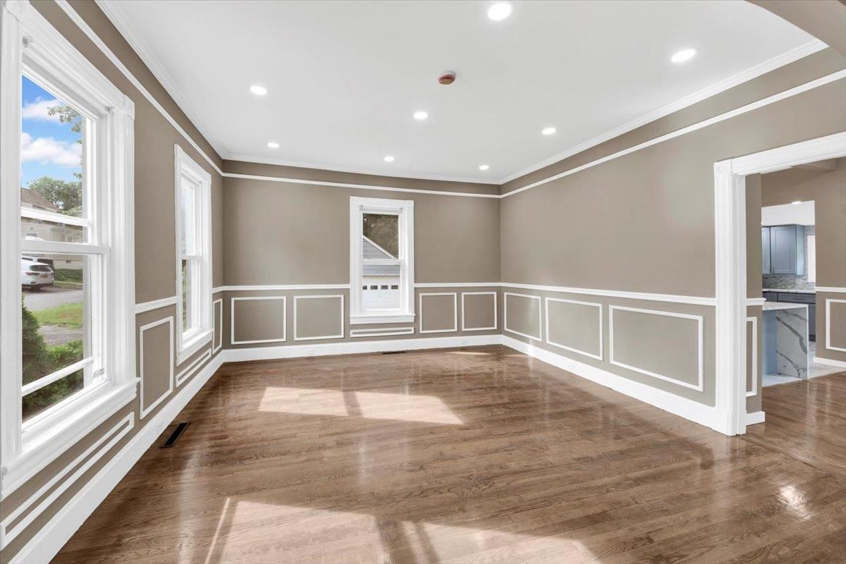 Empty room, Interior, Recessed Lighting, Wood Texture Flooring