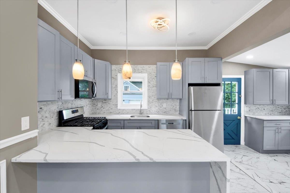 Interior, Kitchen, Marble, Pendant Lights, Recessed Lighting