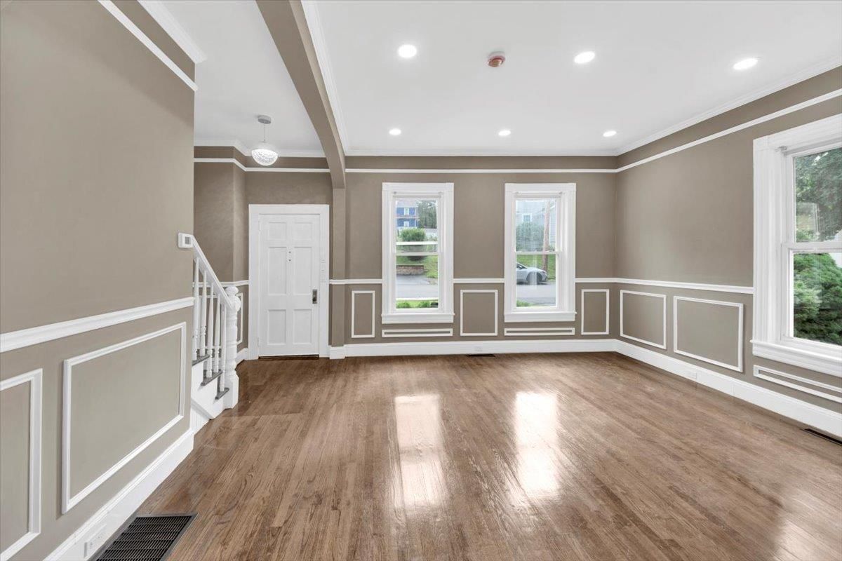 Empty room, Interior, Recessed Lighting, Wood Texture Flooring