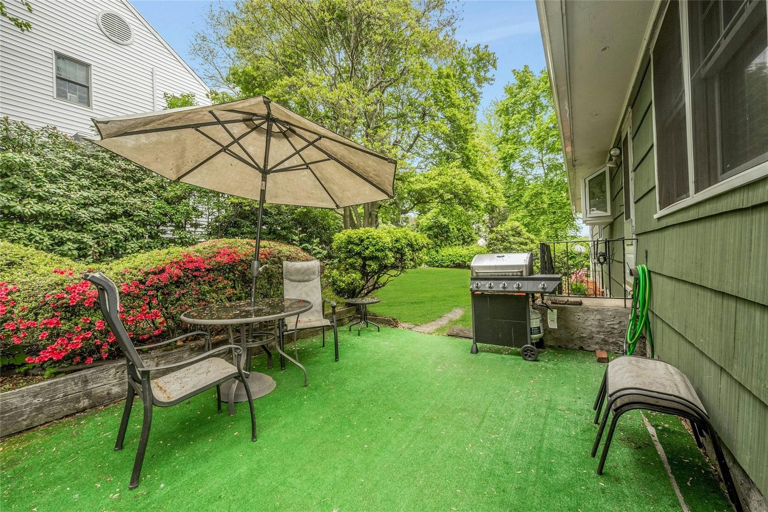 Backyard, Exterior