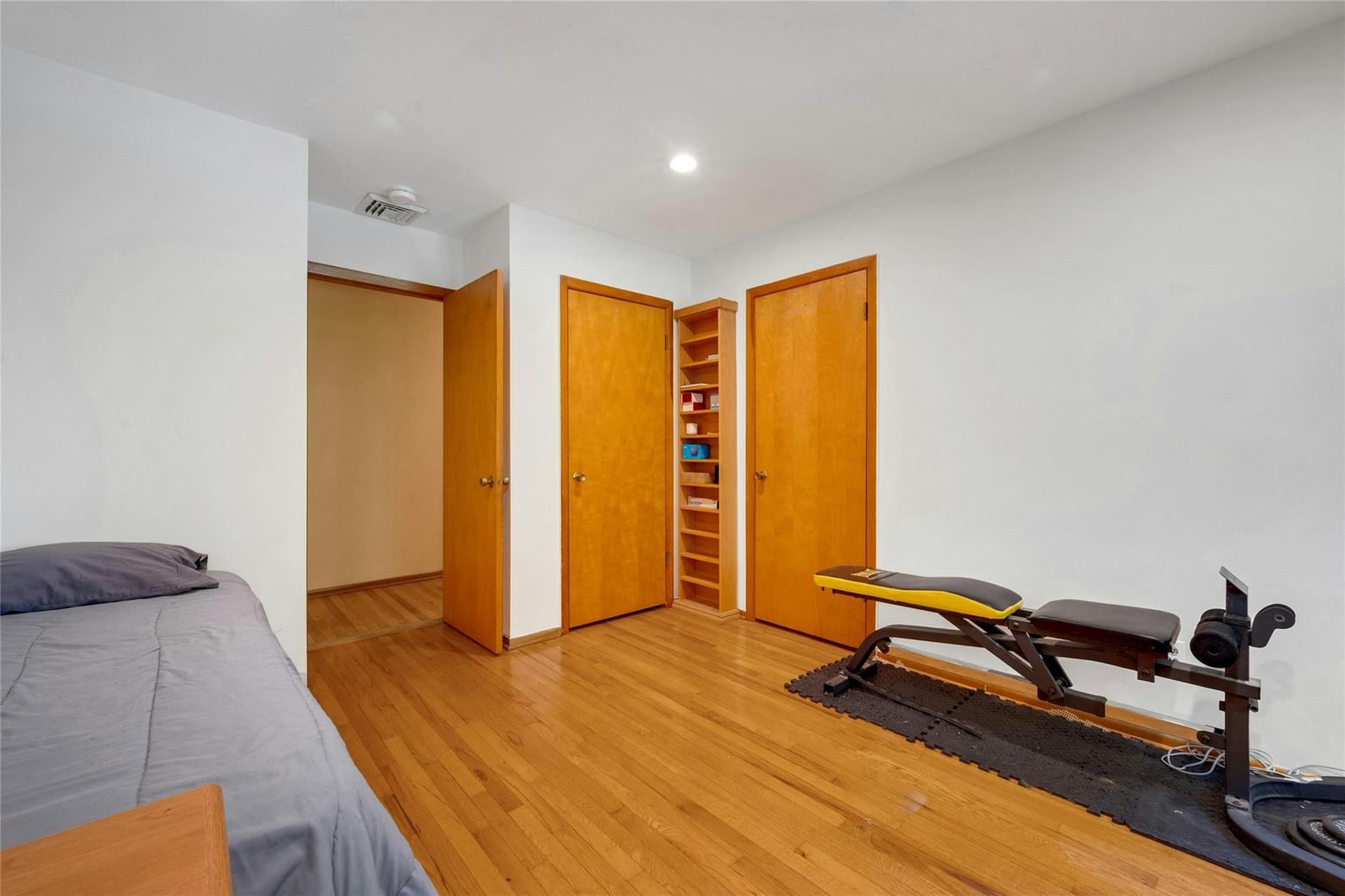 Fitness Equipment, Interior, Recessed Lighting, Wood Texture Flooring